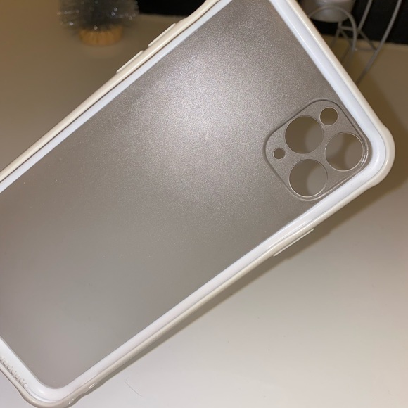 Clear IPhone 11Pro Max Case - Picture 3 of 3
